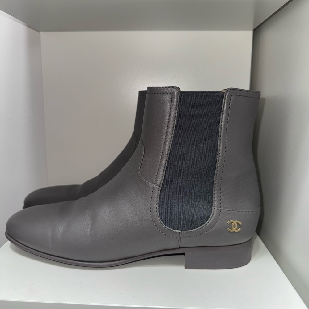 Gray CHANEL Chelsea boot. Gently used - Picture 3 of 8